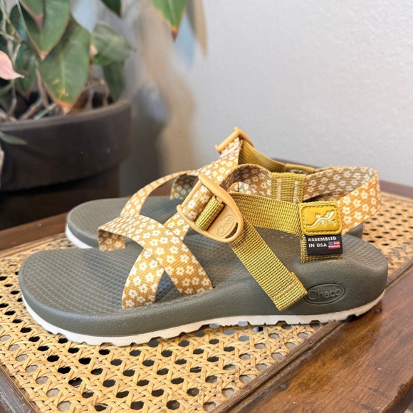 Chaco Shoes - Chaco Classic Sandals Womens 7 Mustard Yellow Floral Daisy Assembled in USA